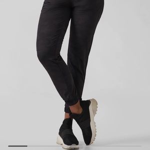 Athleta Brooklyn camo jogger